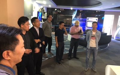 炫之風(fēng)文化創(chuàng)意有限公司總經(jīng)理邢海洲、副總經(jīng)理何吉祥進(jìn)行熱情接待